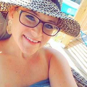 Meet your Posher, Casey